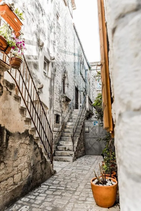 Apartment With Terrace And Sea View - Lucic Trogir