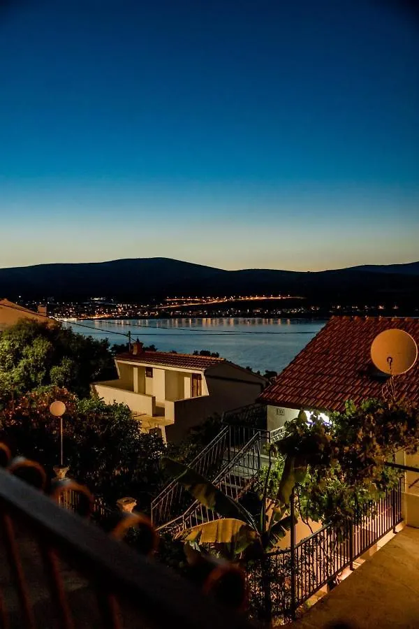 Apartment With Terrace And Sea View - Lucic Trogir