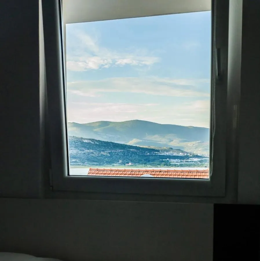 Apartment With Terrace And Sea View - Lucic Trogir 0*,