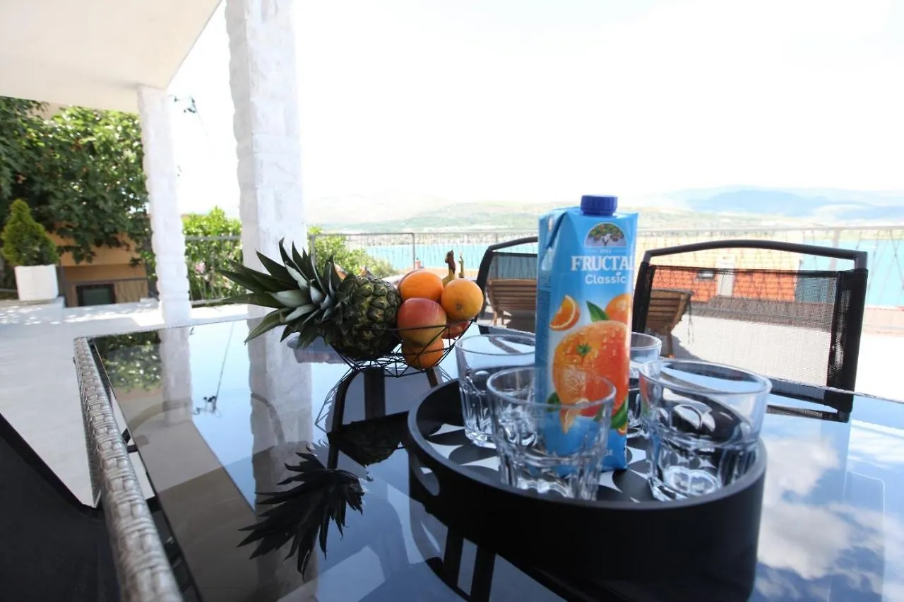 Apartment With Terrace And Sea View - Lucic Trogir