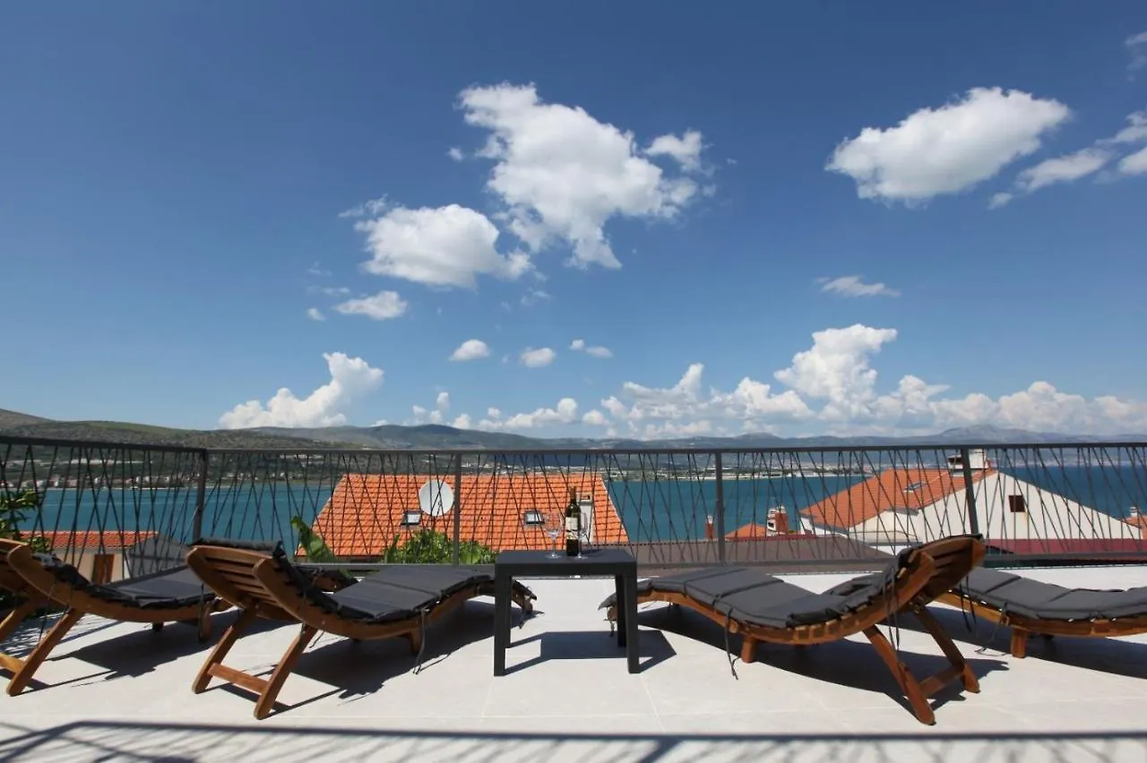 Apartment With Terrace And Sea View - Lucic Trogir 0*,