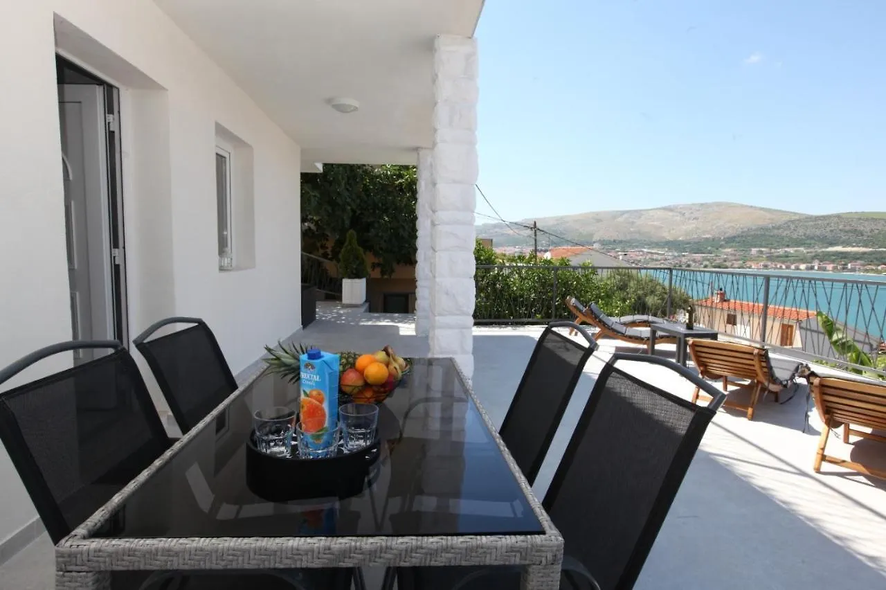 Apartment With Terrace And Sea View - Lucic Trogir