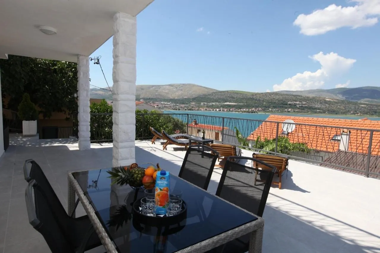 Apartment With Terrace And Sea View - Lucic Trogir Chorwacja