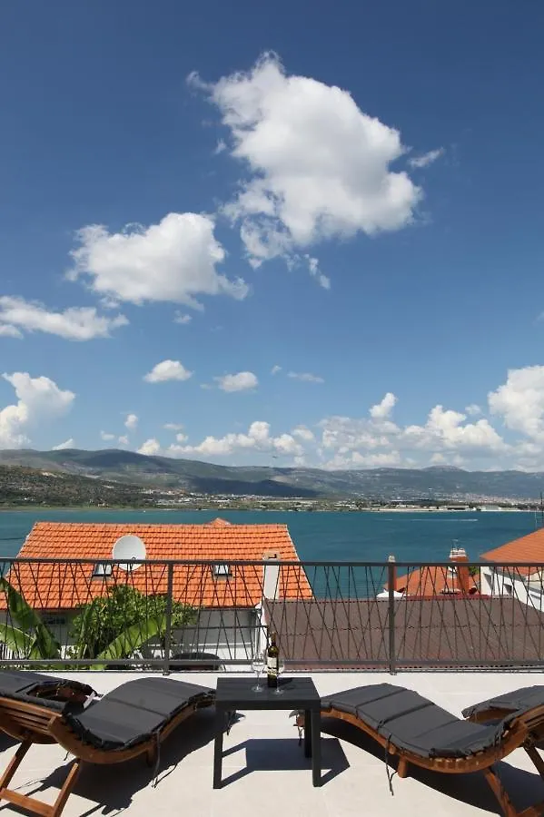 Apartment With Terrace And Sea View - Lucic Trogir