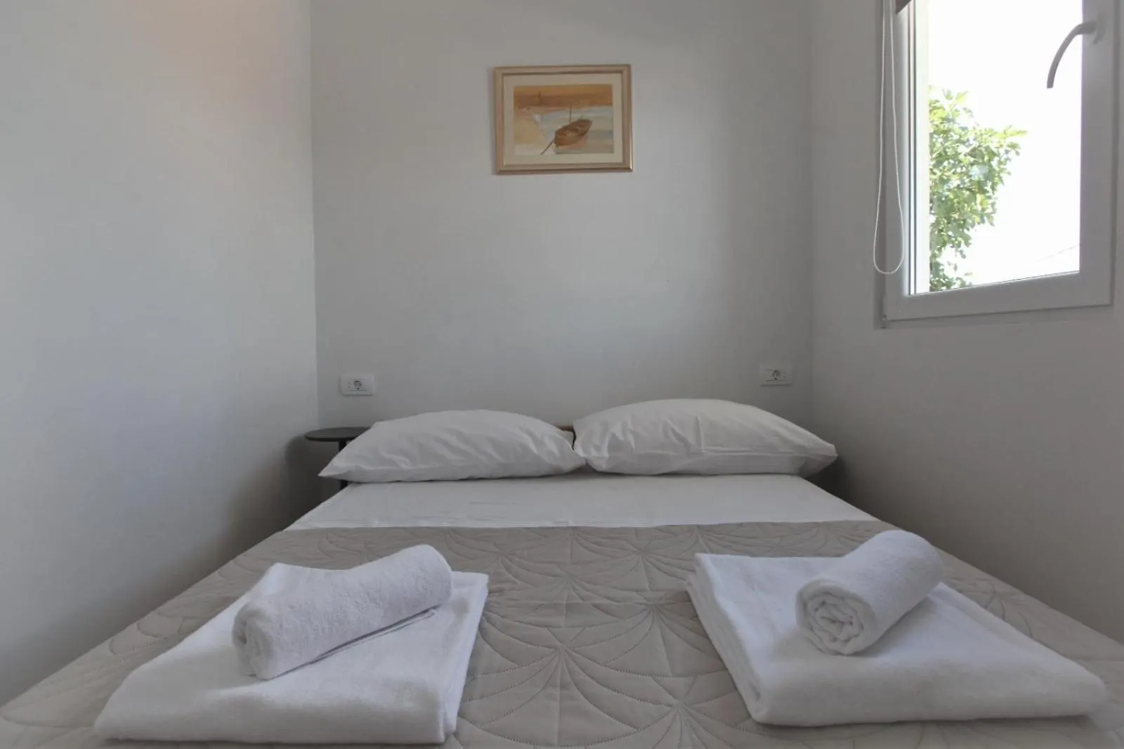 Apartment With Terrace And Sea View - Lucic Trogir