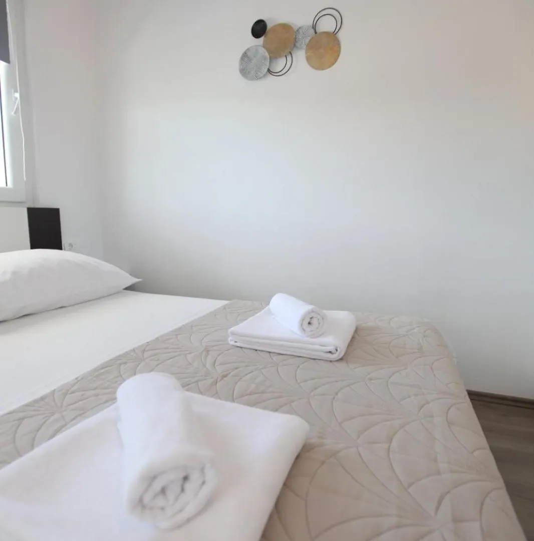 Apartment With Terrace And Sea View - Lucic Trogir