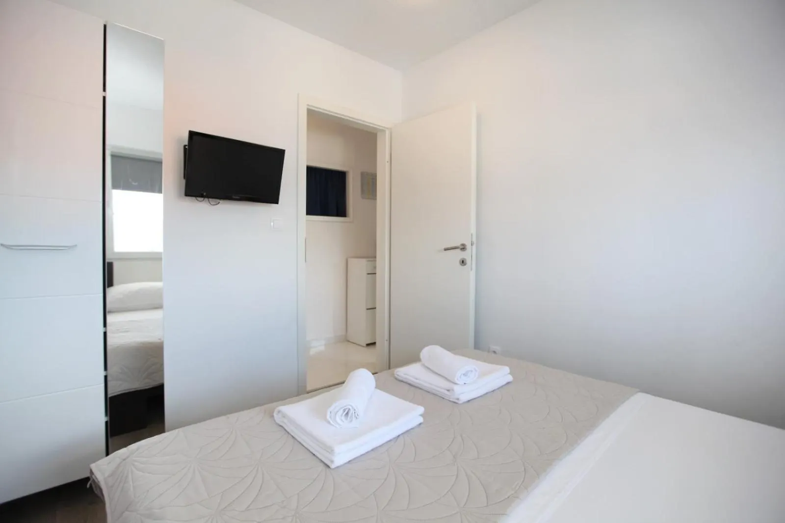 Apartment With Terrace And Sea View - Lucic Trogir Chorwacja