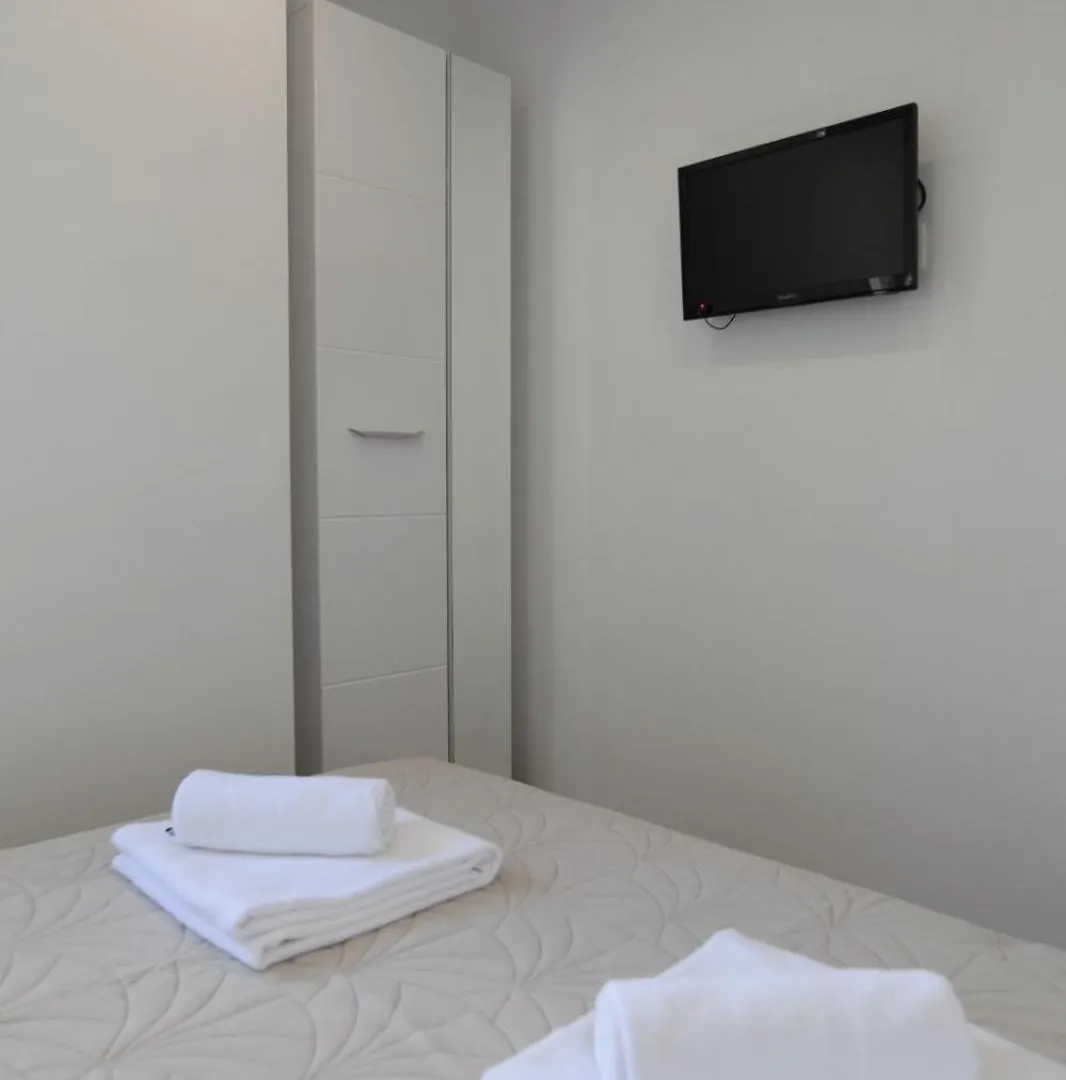 Apartment With Terrace And Sea View - Lucic Trogir 0*,