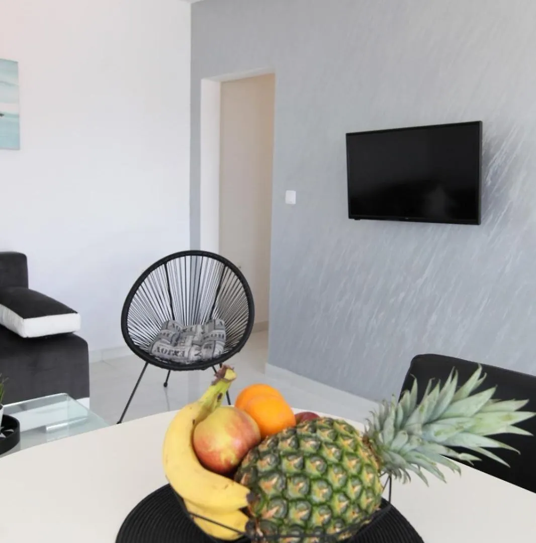 Apartment With Terrace And Sea View - Lucic Trogir