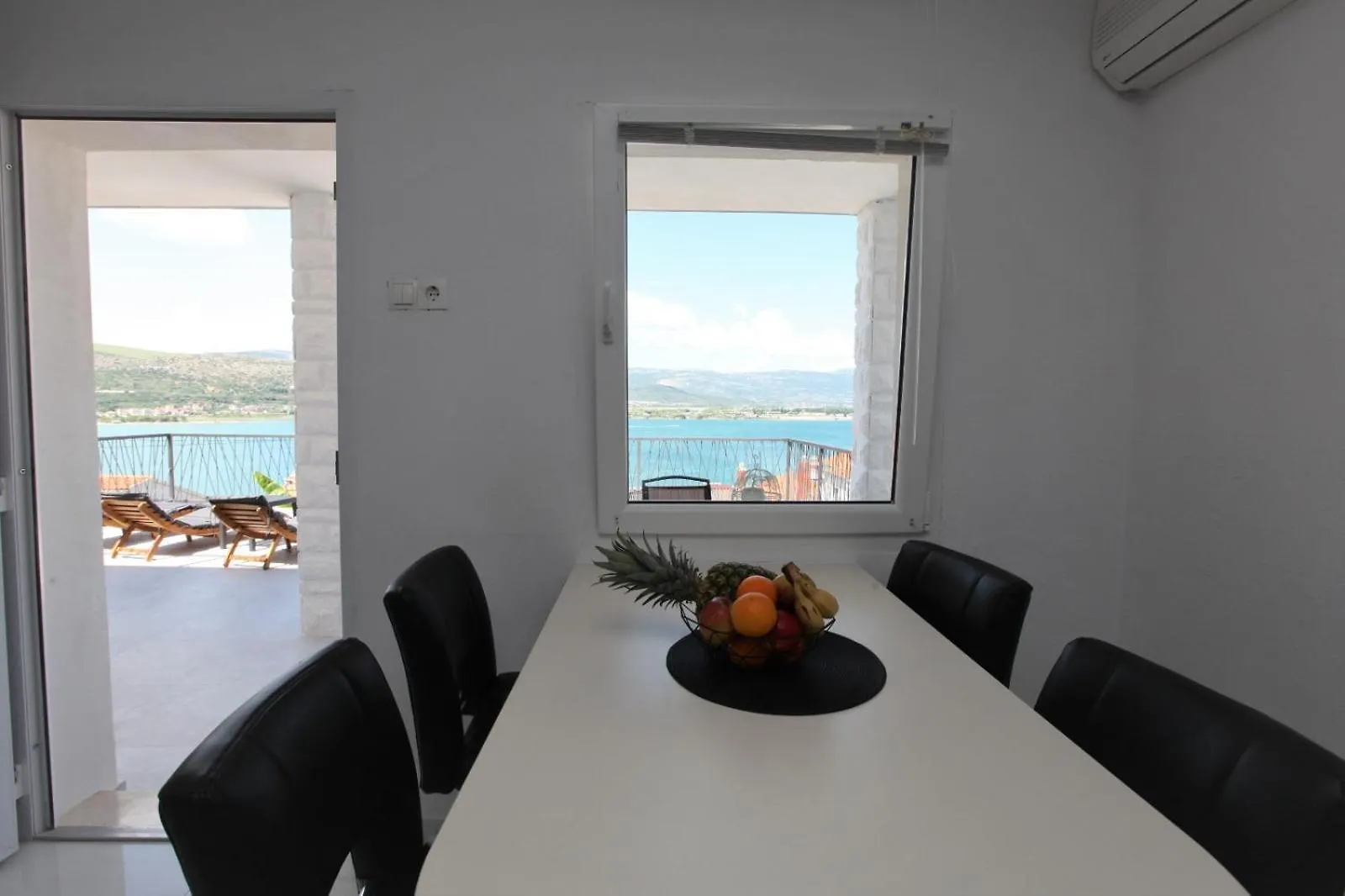 Apartment With Terrace And Sea View - Lucic Trogir Chorwacja