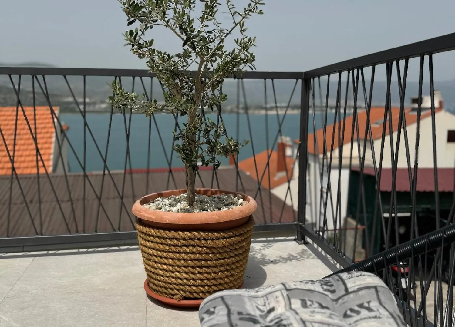 Apartment With Terrace And Sea View - Lucic Trogir