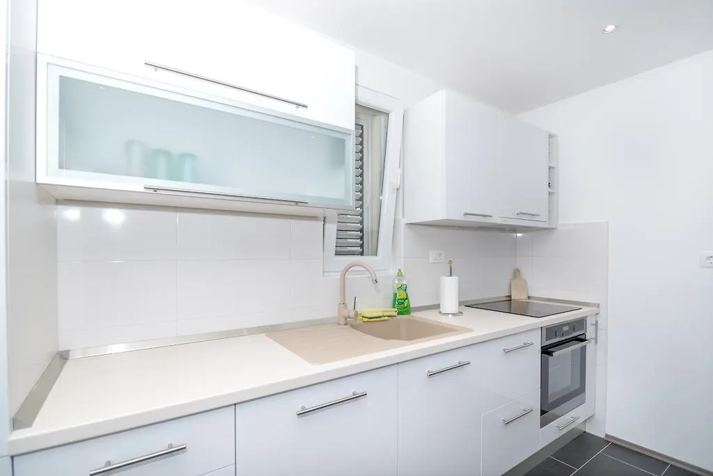 Apartment With Terrace And Sea View - Lucic Trogir Chorwacja